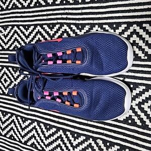 Nike Air Max Motion 2 Sneakers